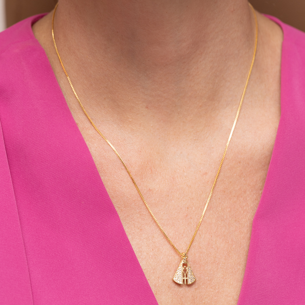 COLAR NOSSA SENHORA CRAVEJADA CRISTAL BANHO OURO 18K