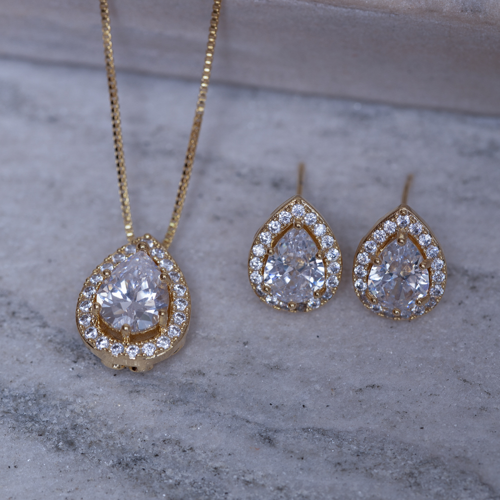 CONJUNTO GOTA CRISTAL E CRAVEJADA BANHO OURO 18K