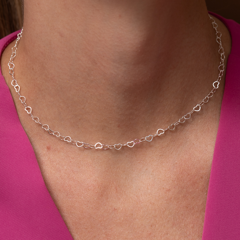 CHOKER ELOS CORAÇÕES BANHO PRATA