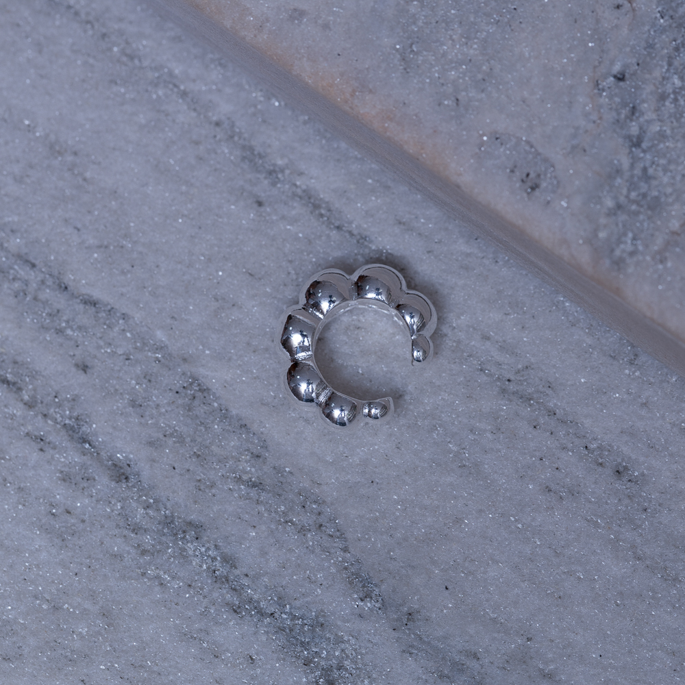 BRINCO FAKE BOLINHAS BANHO PRATA