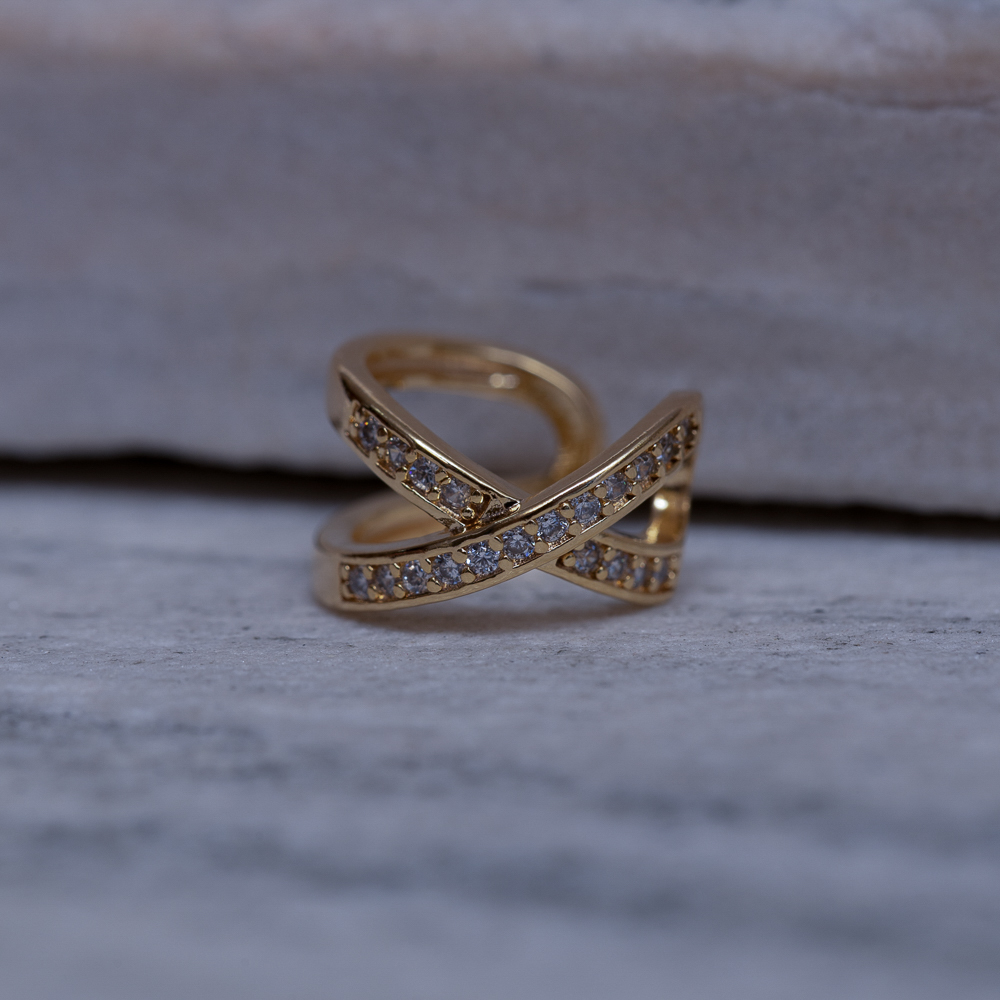 BRINCO FAKE INFINITE CRAVEJADO BANHO OURO 18K