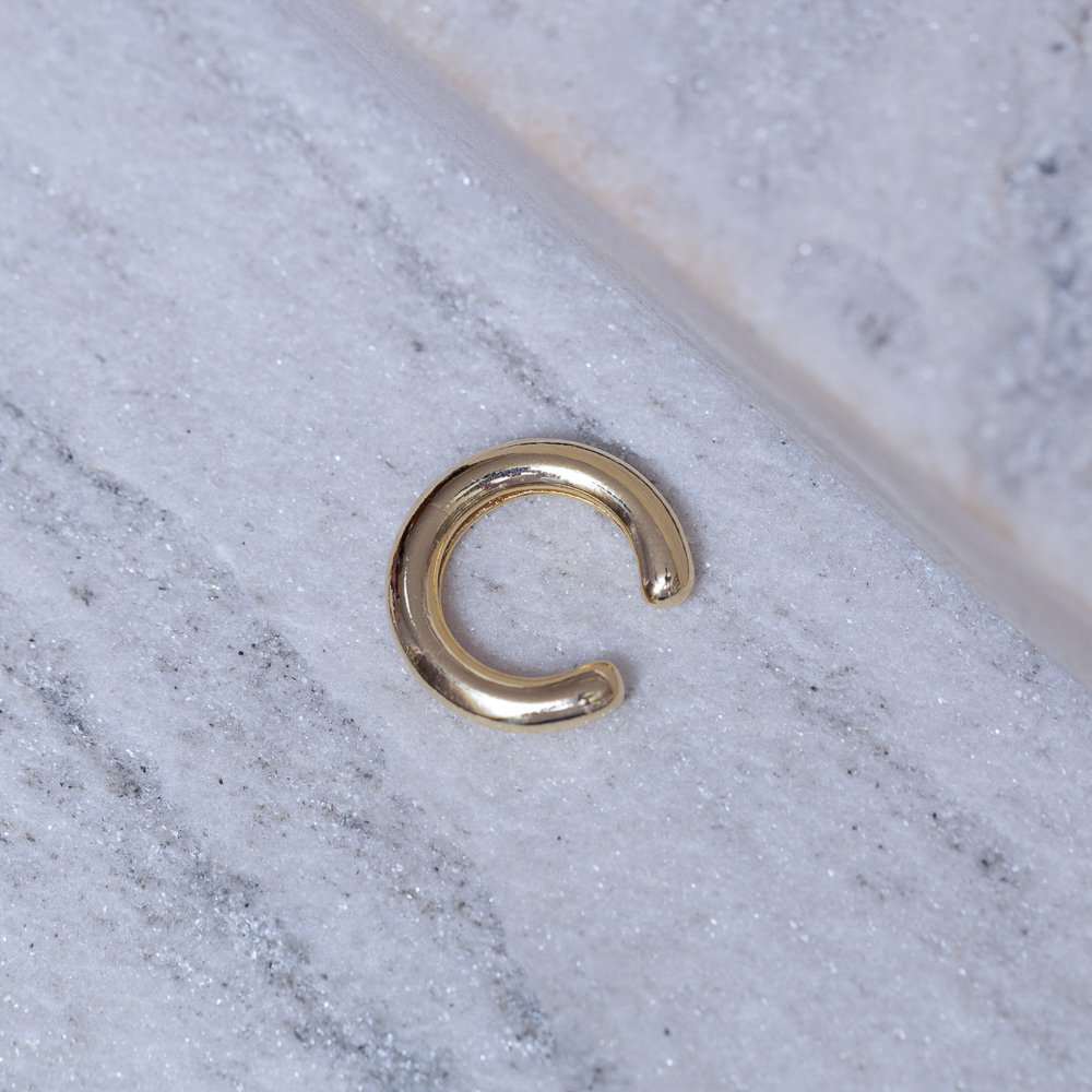 BRINCO FAKE LISO ABAULADO BANHO OURO 18K