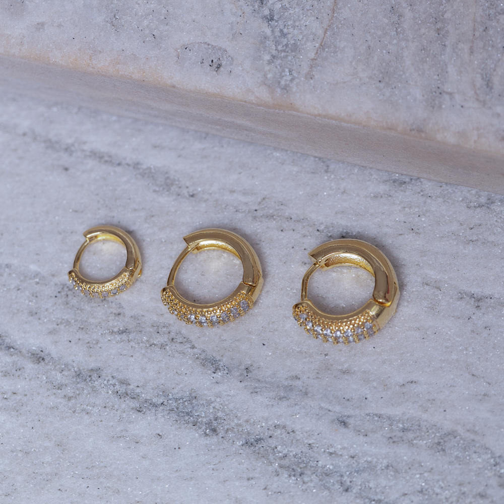 BRINCO ARGOLA PP CRAVEJADA BANHO OURO 18K