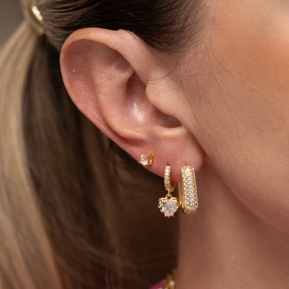 BRINCO ARGOLINHA COM PINGENTE CORAÇÃO CRISTAL BANHO OURO 18K