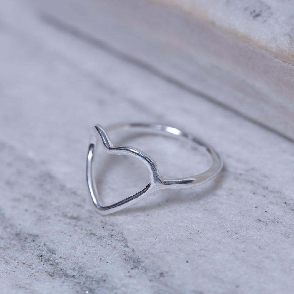 ANEL CORAÇÃO FINO LISO BANHO PRATA