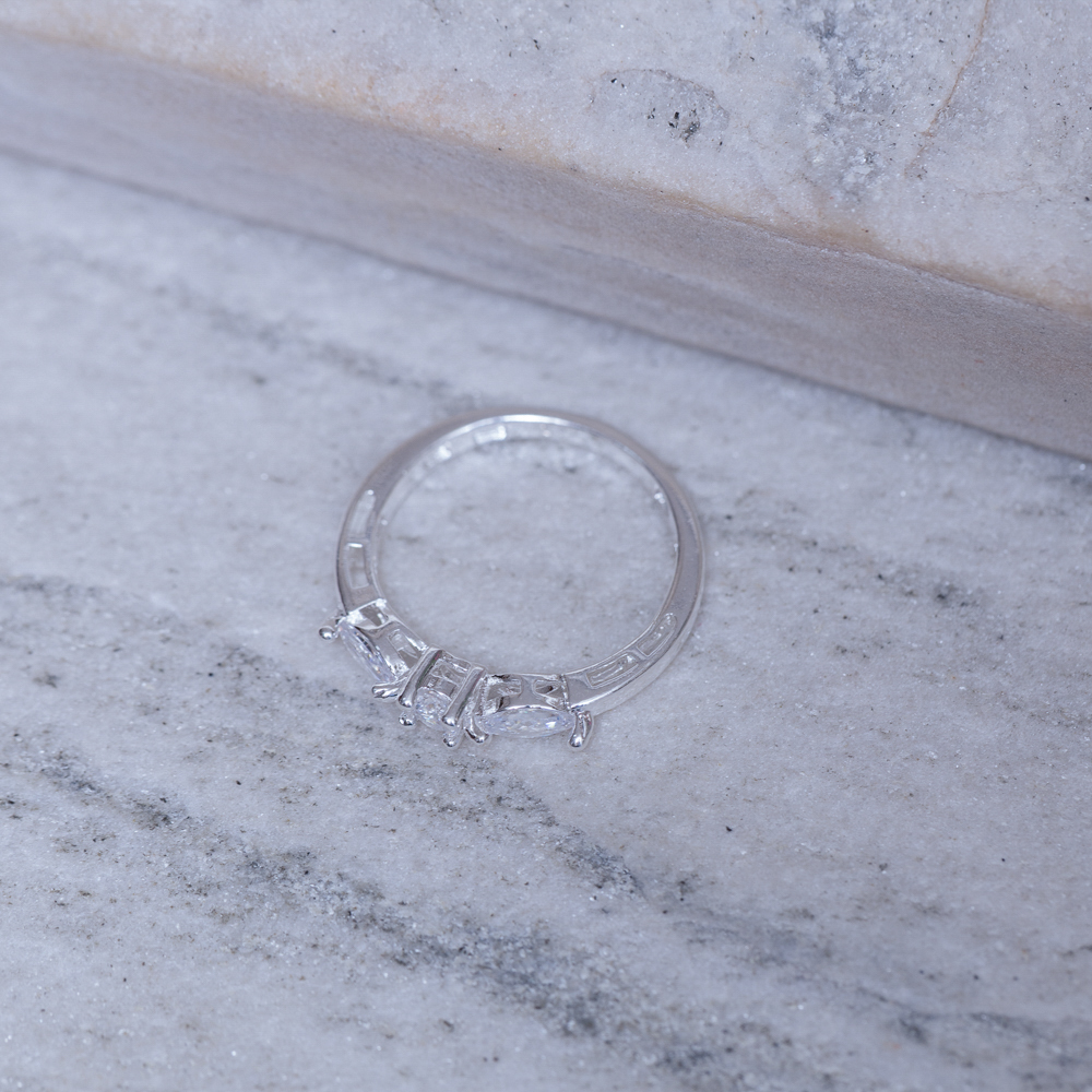 ANEL COM PEDRAS CRISTAIS BANHO PRATA