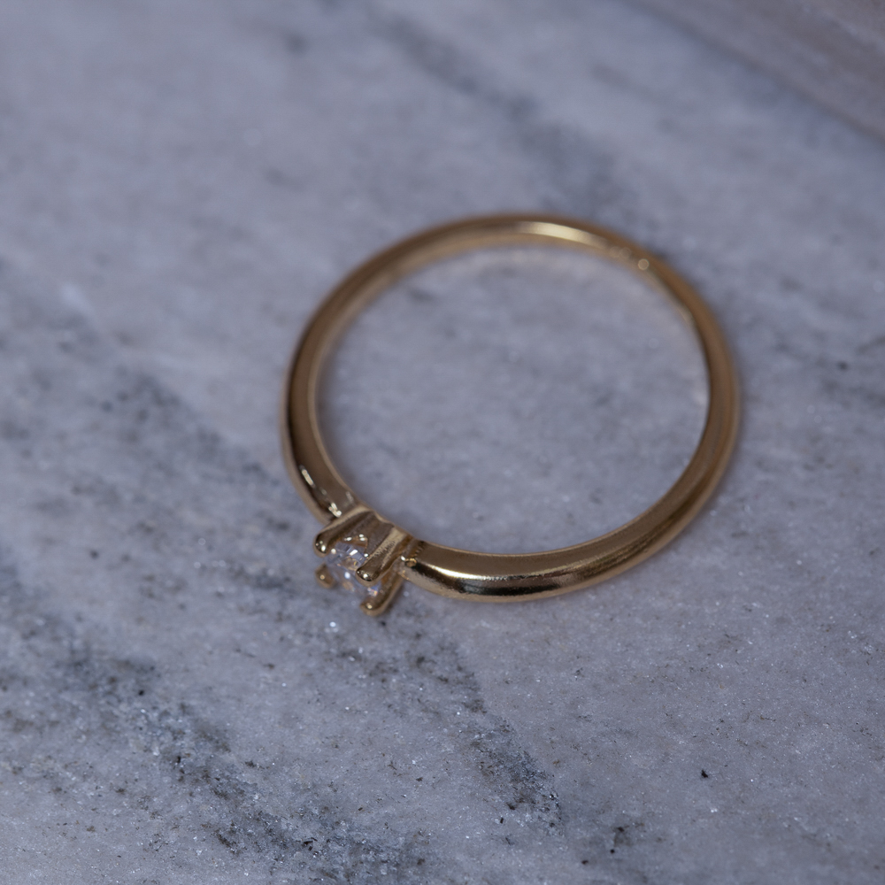 ANEL SOLITÁRIO DELICADO CRISTAL BANHO OURO 18K