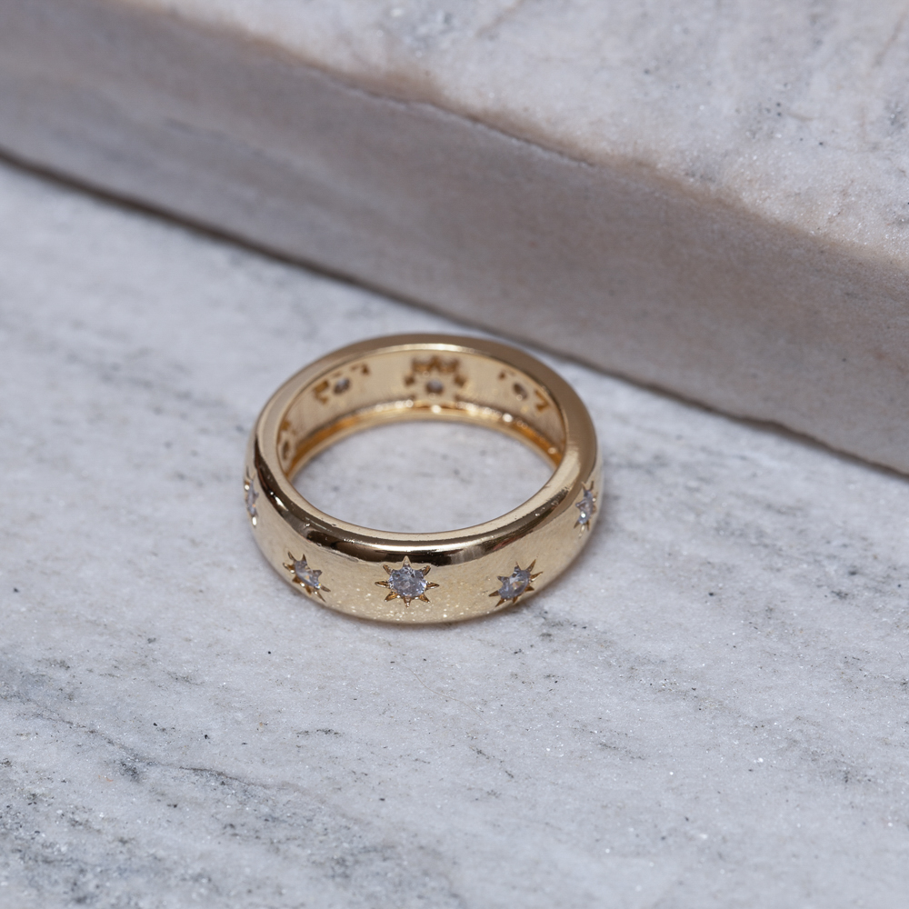 ANEL LARGO COM ESTRELAS CRISTAIS BANHO OURO 18K