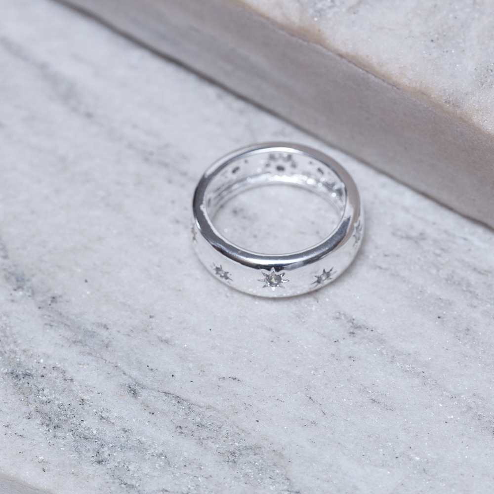 ANEL LARGO COM ESTRELAS CRISTAIS BANHO OURO 18K