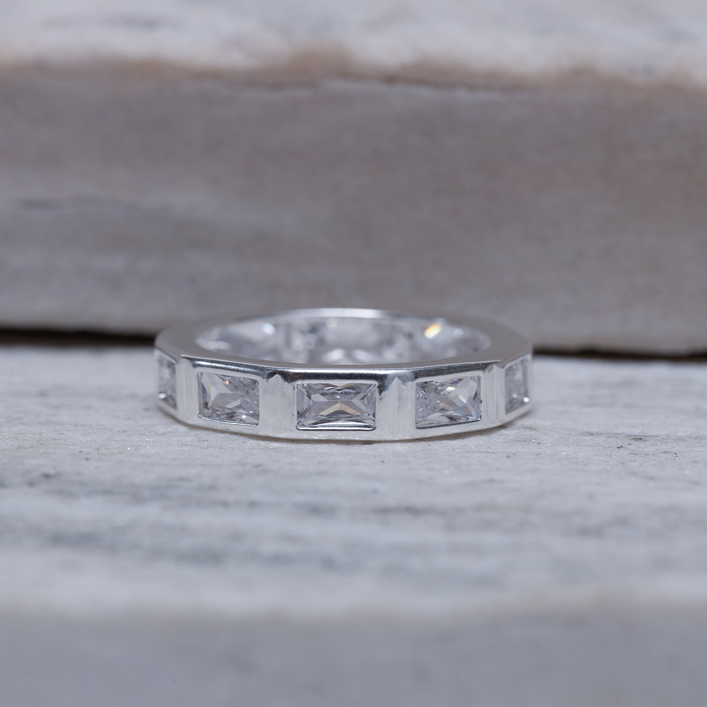 ANEL QUADRADOS COM PEDRAS CRISTAIS BANHO PRATA