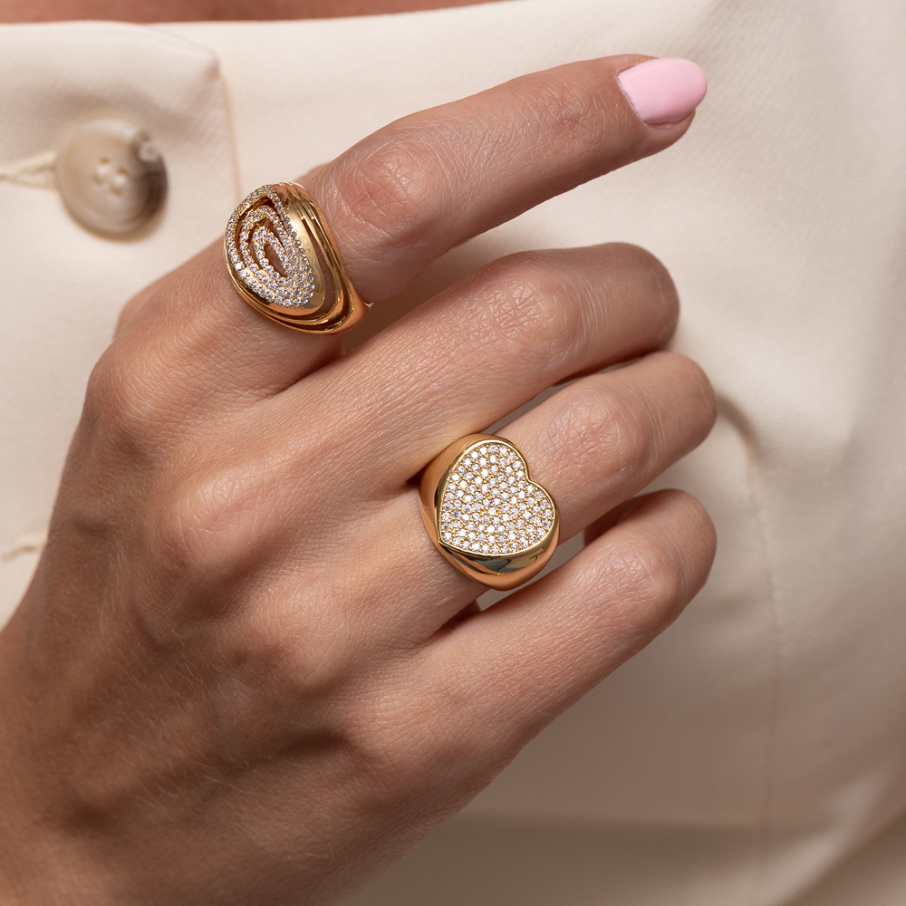 ANEL GRANDE CORAÇÃO CRAVEJADO CRISTAL BANHO OURO 18K