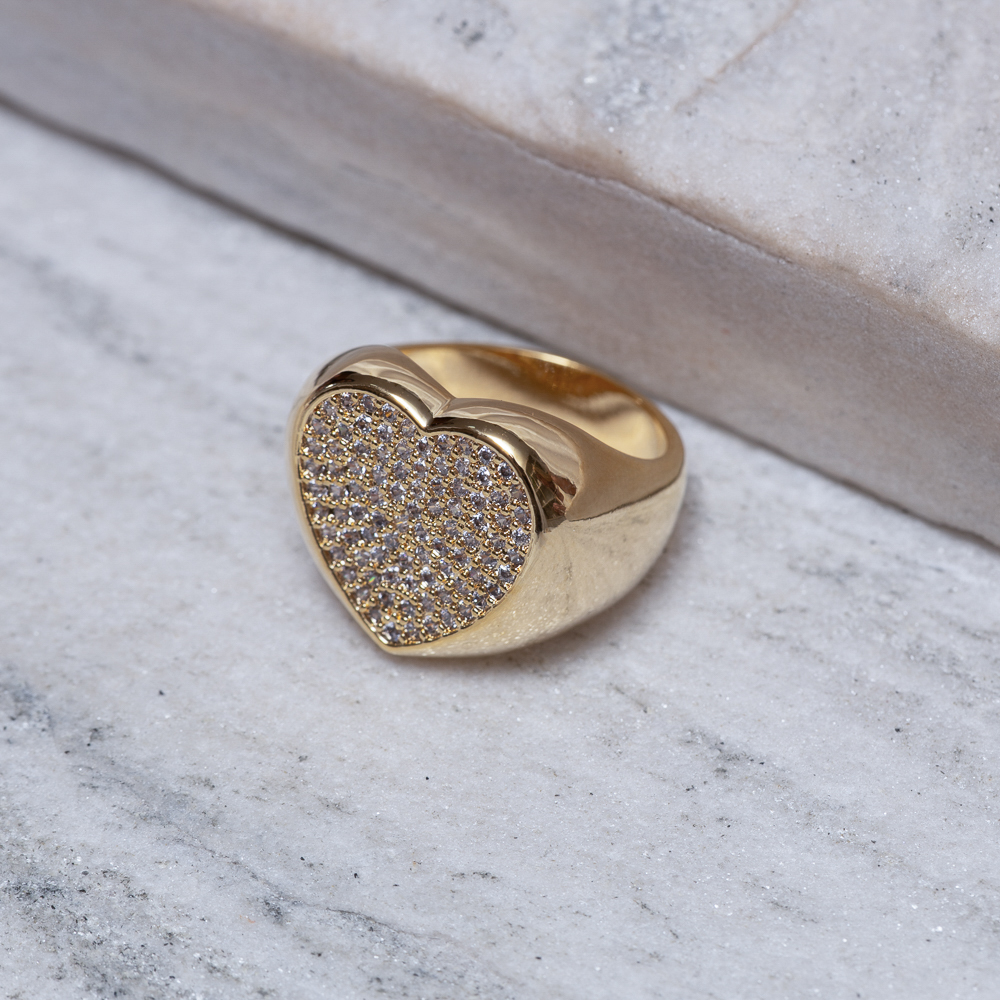 ANEL GRANDE CORAÇÃO CRAVEJADO CRISTAL BANHO OURO 18K