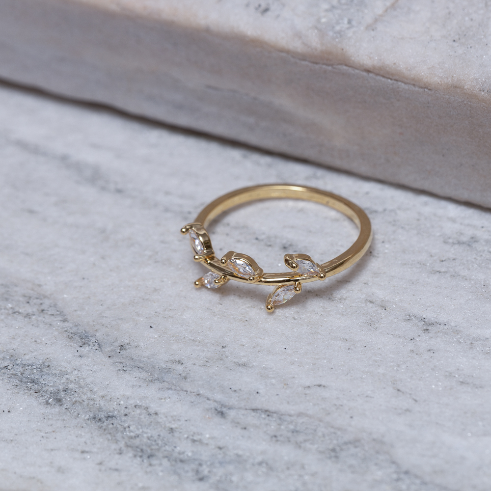 ANEL FOLHAS COM PEDRAS CRISTAIS BANHO OURO 18K