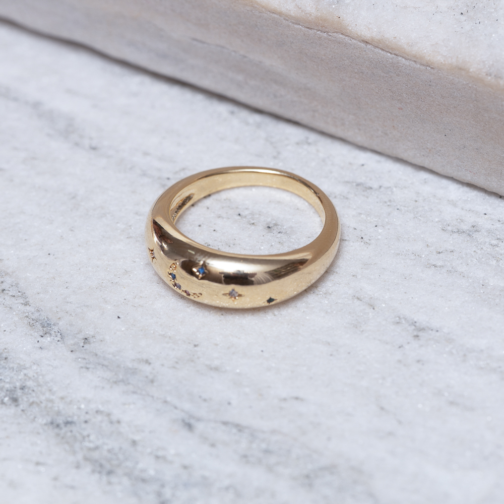 ANEL ABAULADO COM ESTRELAS E LUA COLORIDOS BANHO OURO 18K