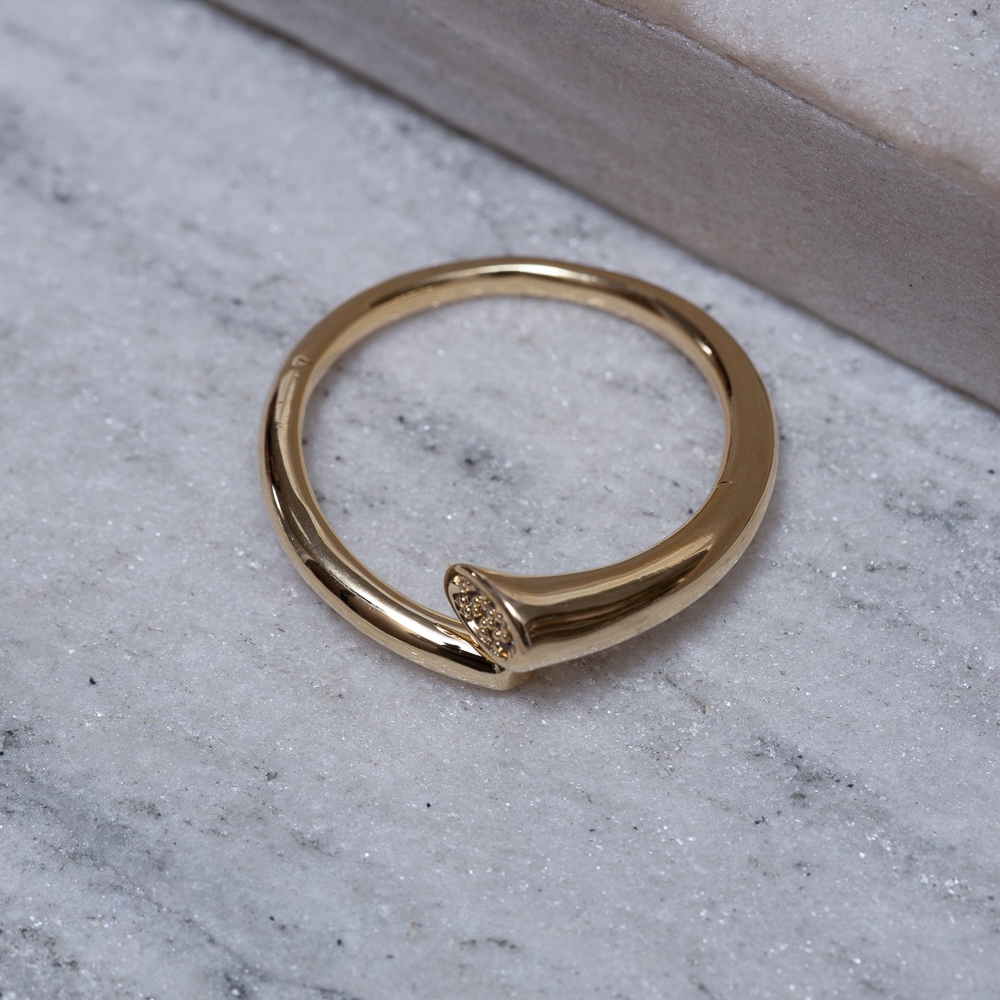 ANEL REGULÁVEL COM ZIRCÔNIAS NA PONTA BANHO OURO 18K