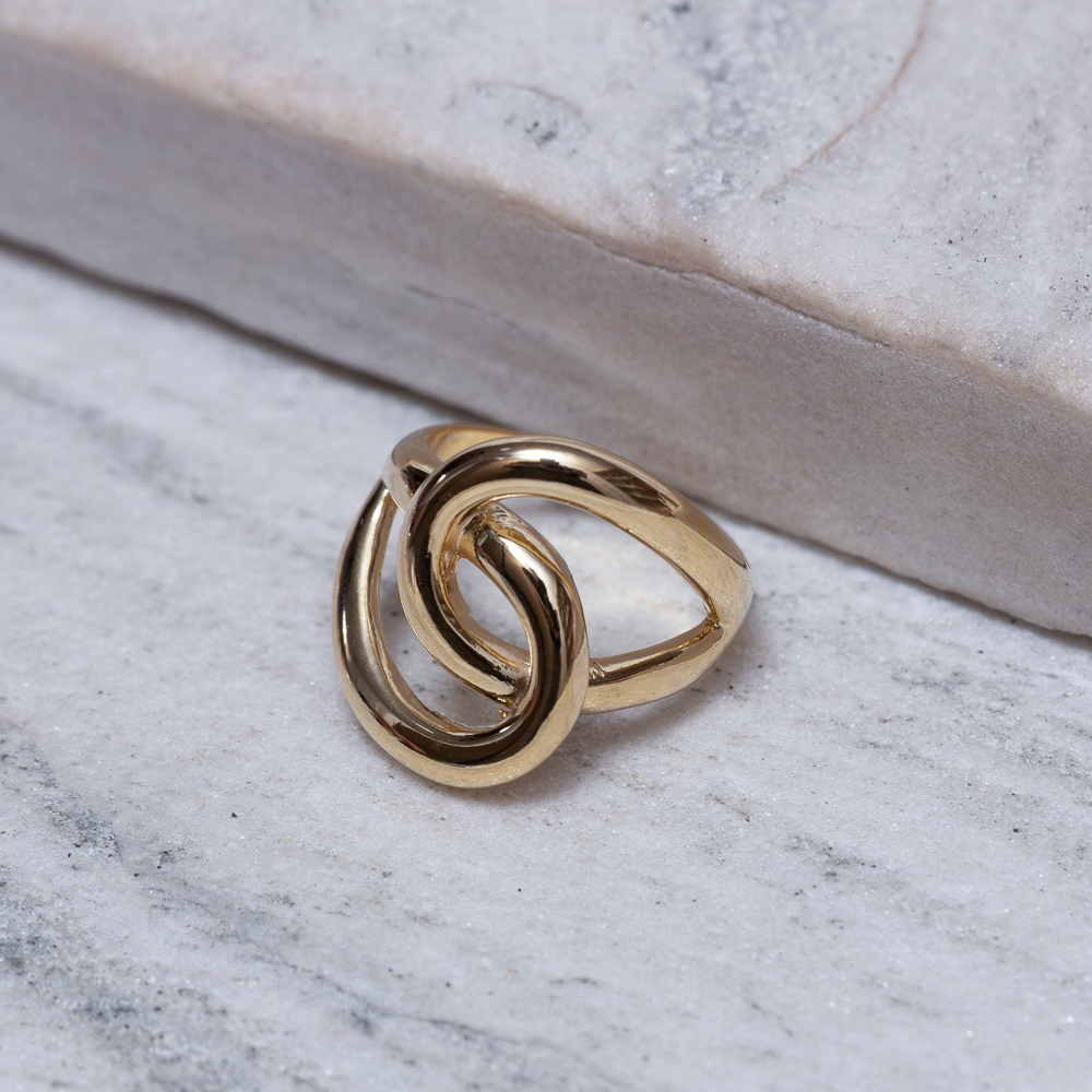 ANEL ORGÂNICO LISO TORCIDO BANHO OURO 18K