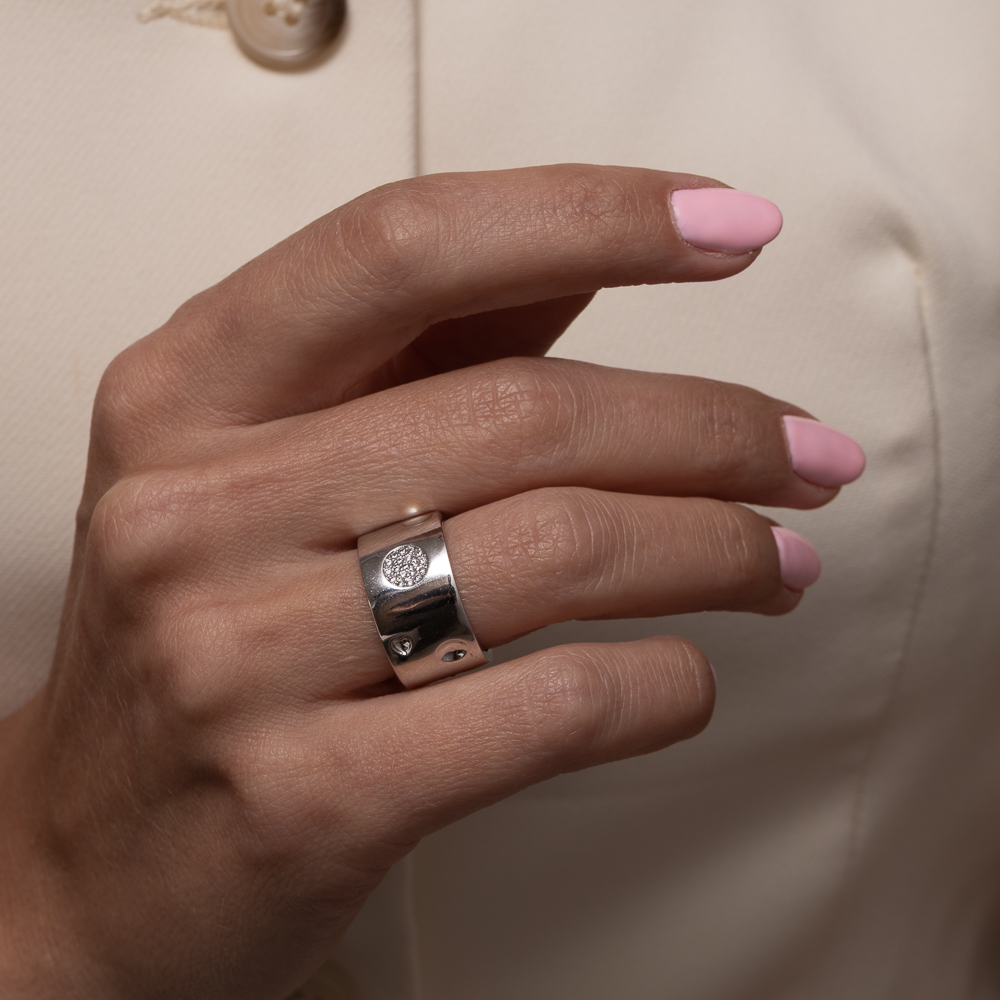 ANEL GROSSO COM BOLINHAS CRAVEJADAS E LISAS BANHO RÓDIO BRANCO