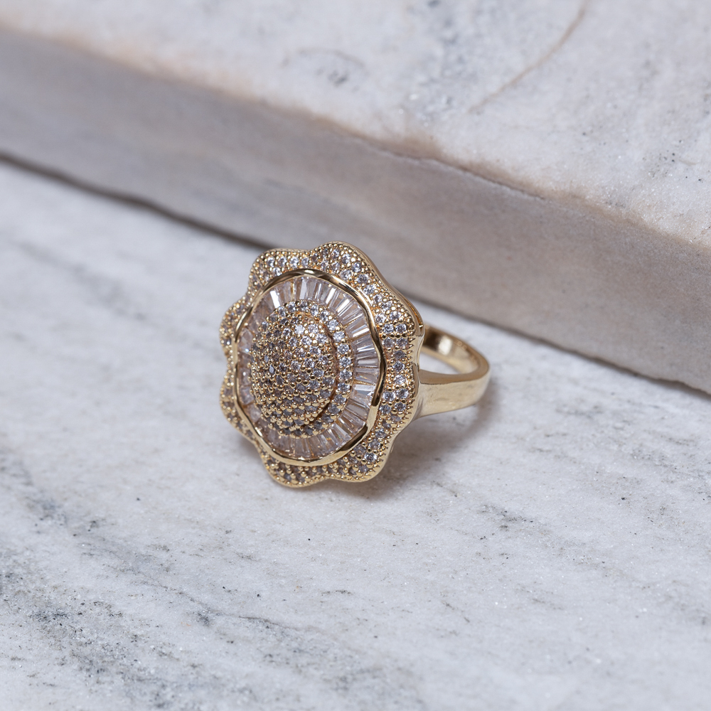 ANEL MARGARIDA COM ZIRCÔNIAS NAVETE CRISTAIS BANHO OURO 18K