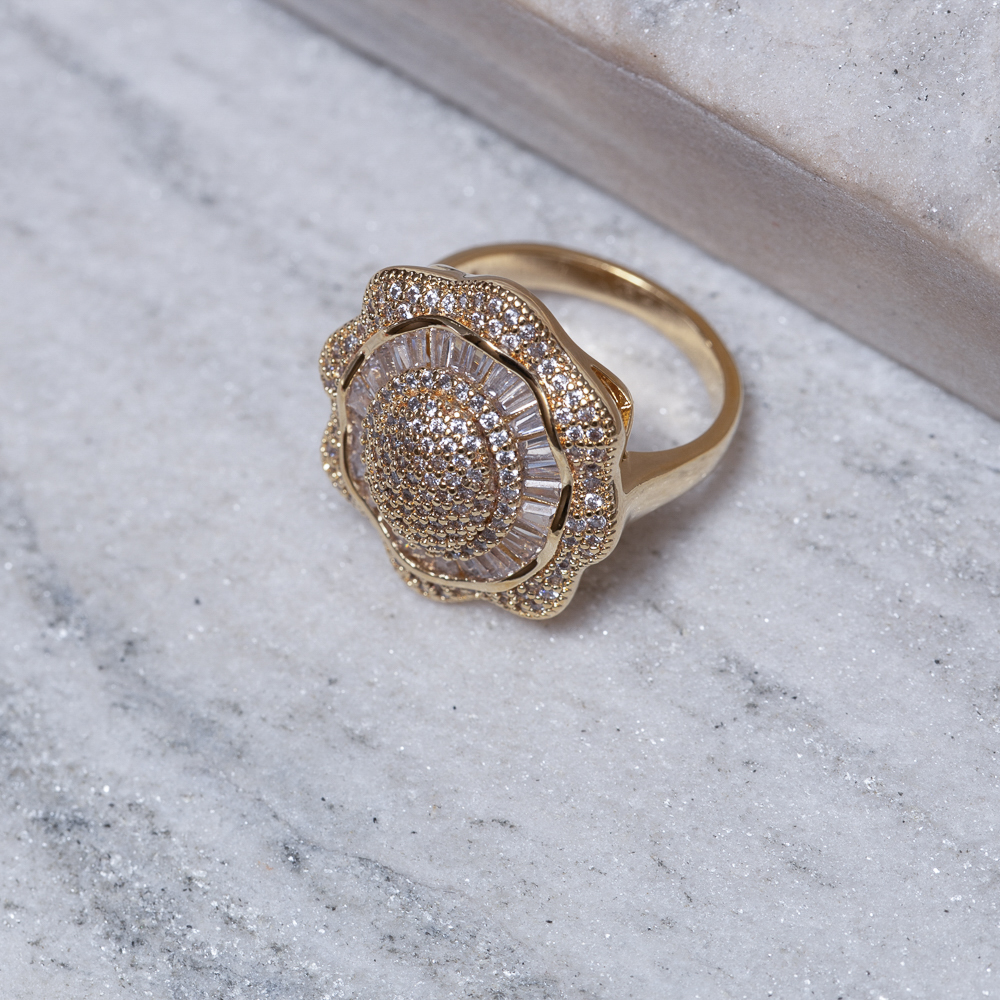 ANEL MARGARIDA COM ZIRCÔNIAS NAVETE CRISTAIS BANHO OURO 18K