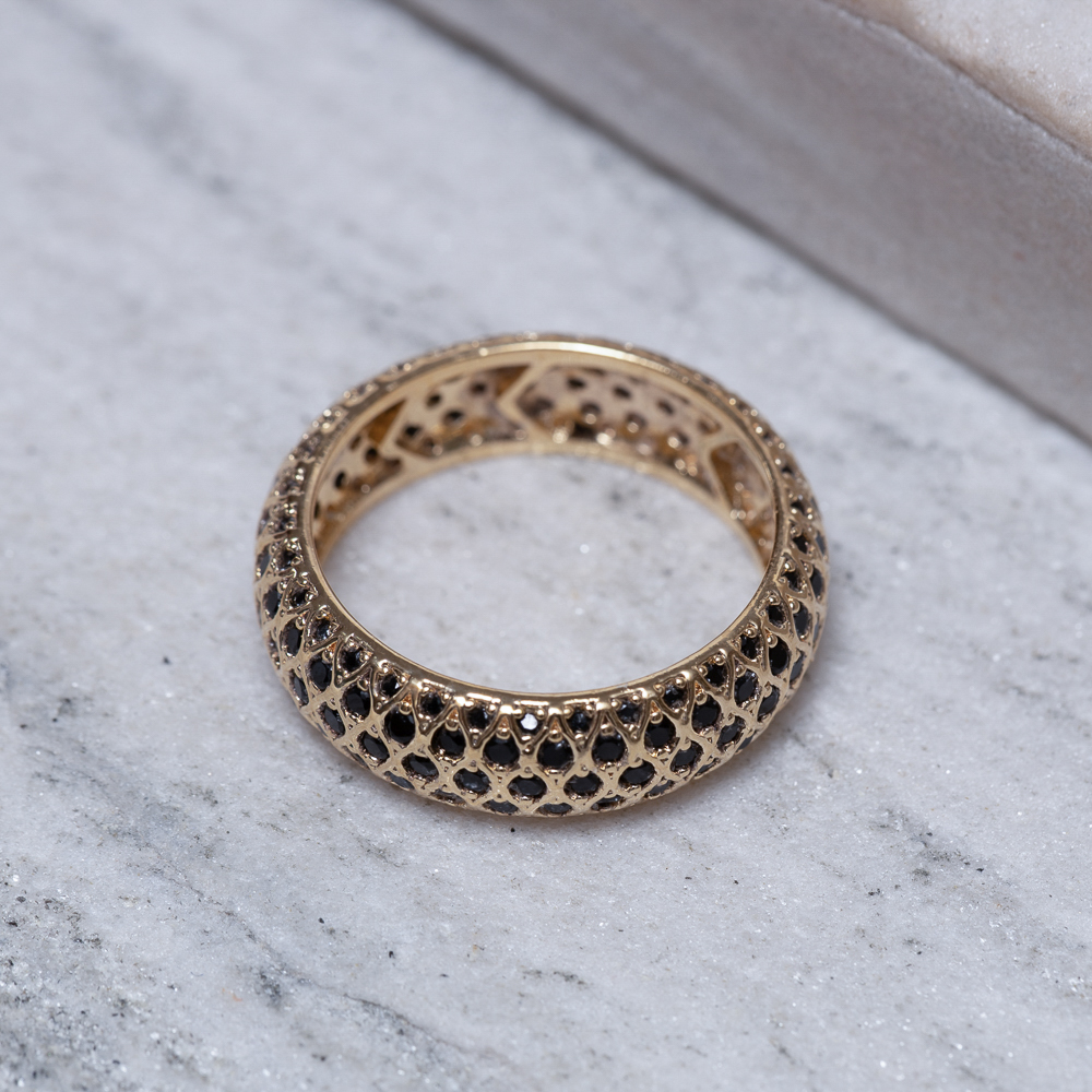 ANEL CRAVEJADO ZIRCÔNIAS NEGRAS BANHO OURO 18K