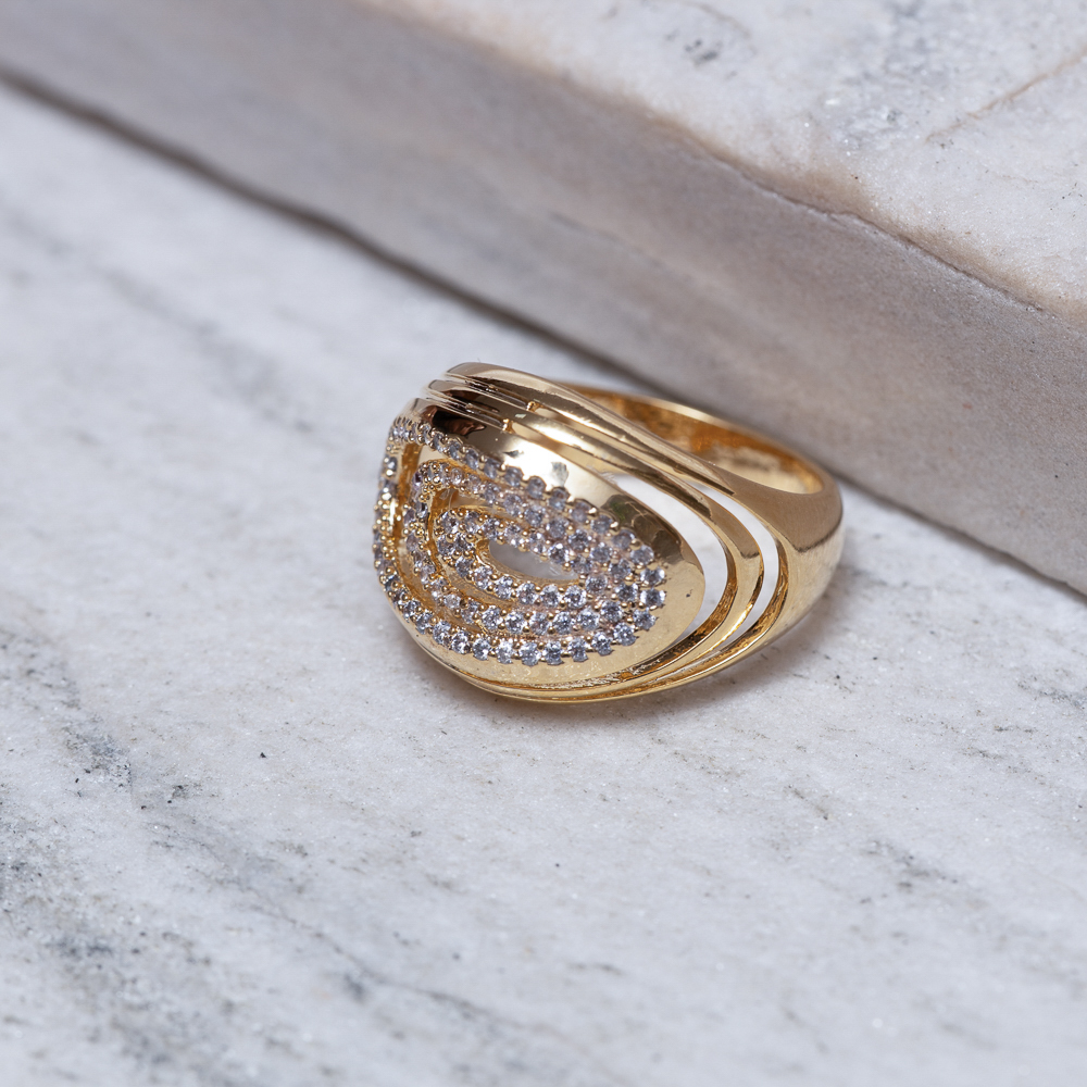 ANEL OVAL CRAVEJADO COM ZIRCÔNIAS CRISTAIS BANHO OURO 18K