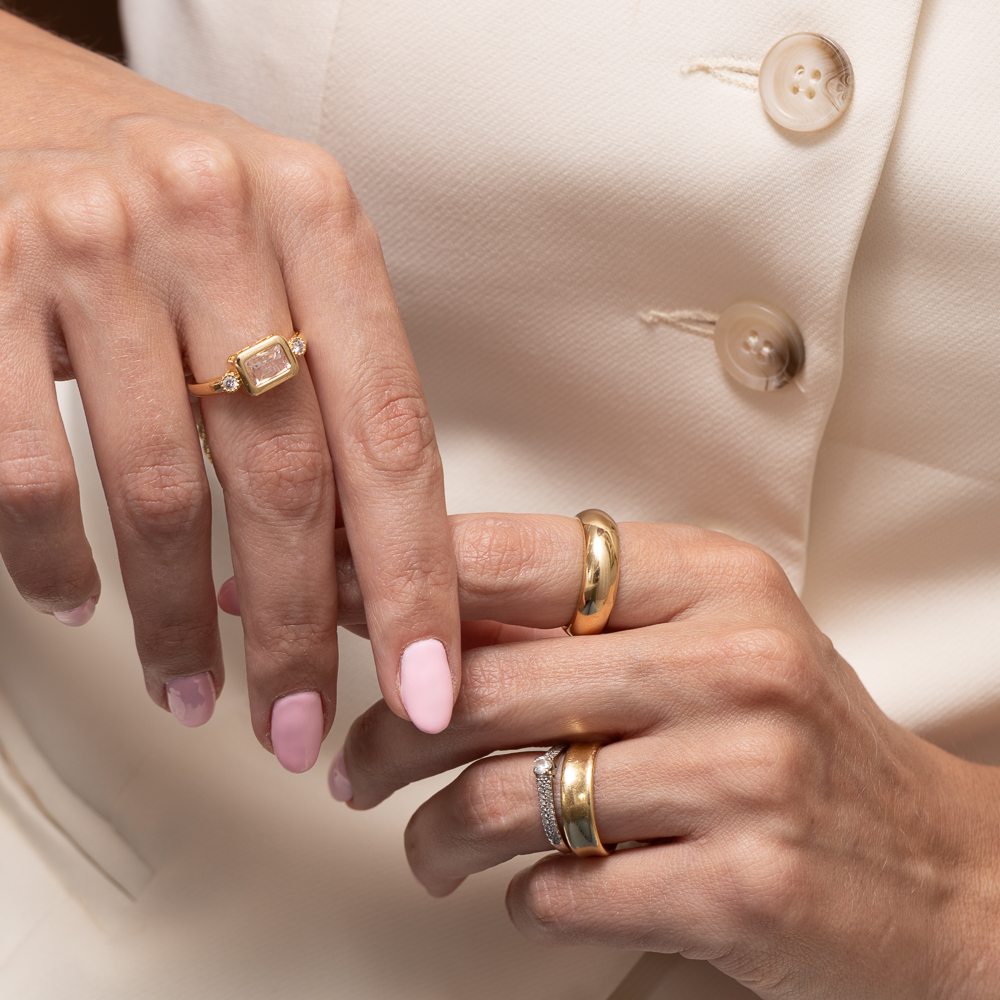 ANEL QUADRADO COM PEDRA CRISTAL BANHO OURO 18K