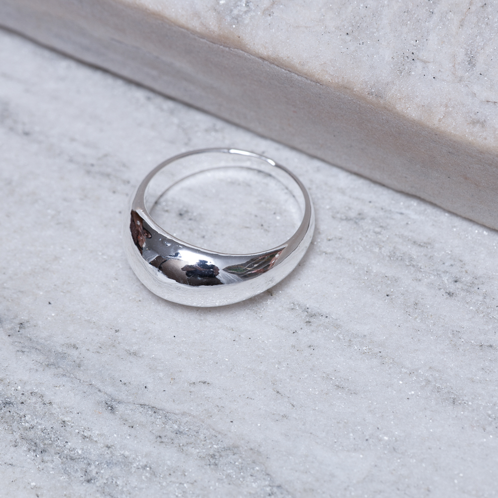 ANEL LISO ABAULADO M BANHO PRATA