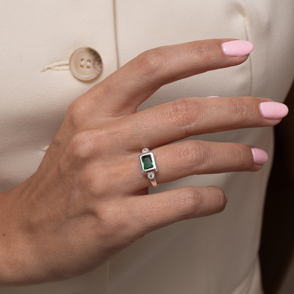 ANEL QUADRADO COM PEDRA VERDE ESMERALDA BANHO PRATA