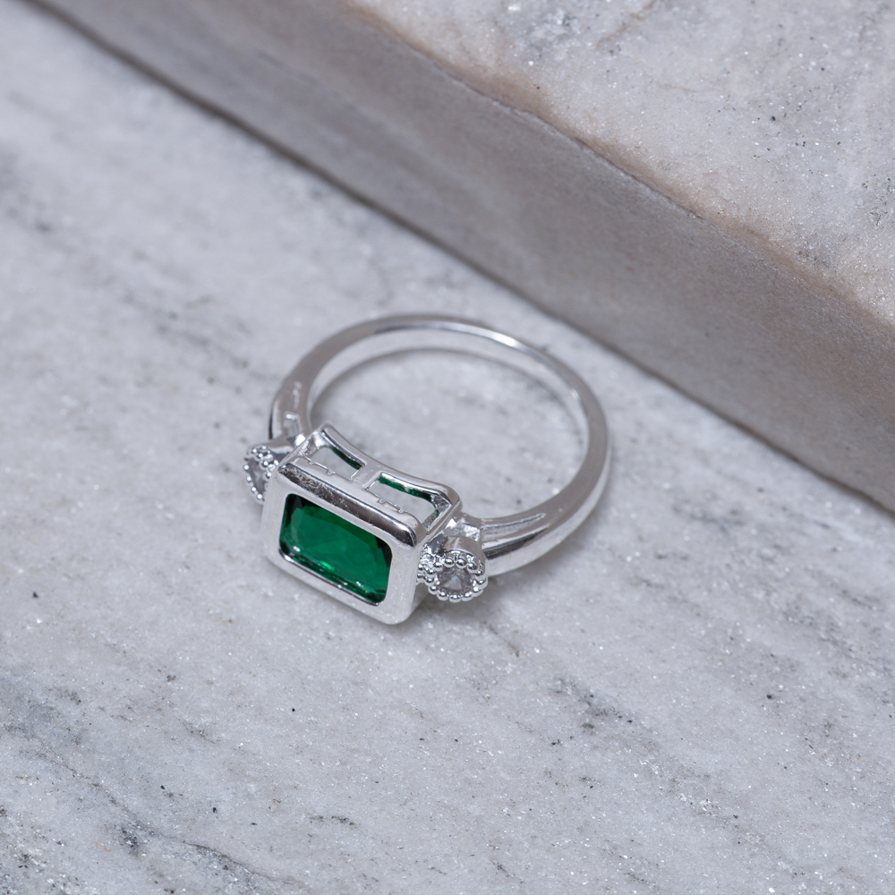 ANEL QUADRADO COM PEDRA VERDE ESMERALDA BANHO PRATA