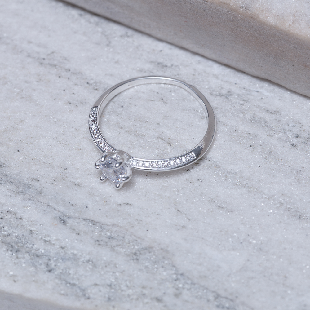 ANEL SOLITÁRIO CRAVEJADO BANHO PRATA