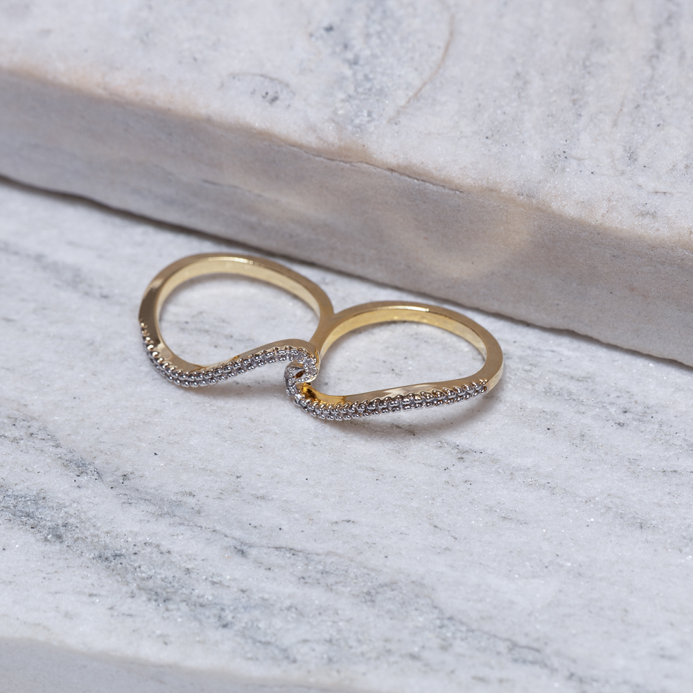 ANEL ONDA DO MAR COM ZIRCÔNIAS  BANHO OURO 18K