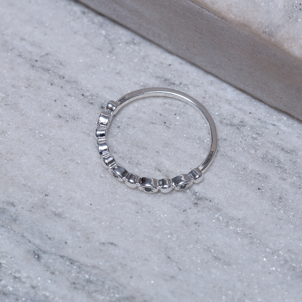 ANEL BOLINHAS CRISTAIS E LISAS BANHO PRATA