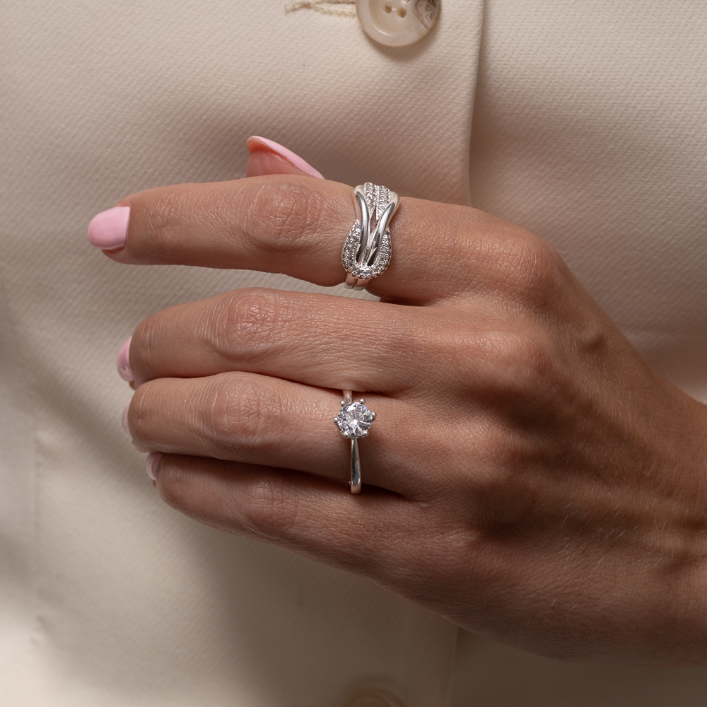 ANEL NÓ LUXO CRAVEJADO COM ZIRCÔNIAS BANHO PRATA