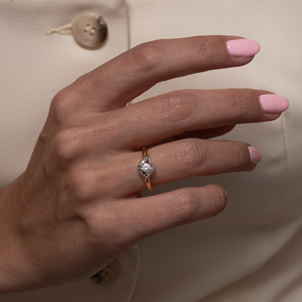 ANEL SOLITÁRIO TORCIDO COM CANETA RÓDIO BRANCO BANHO OURO 18K