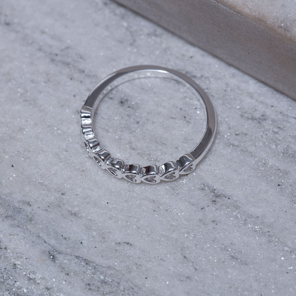 ANEL CORAÇÕES COM PEDRAS CRISTAIS BANHO PRATA