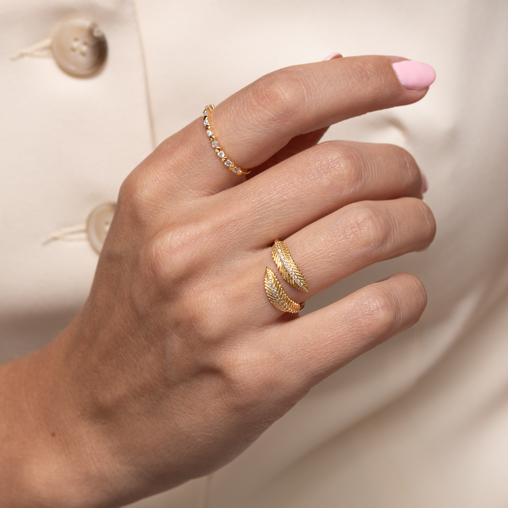 ANEL DELICADO COM BOLINHAS CRISTAIS BANHO OURO 18K