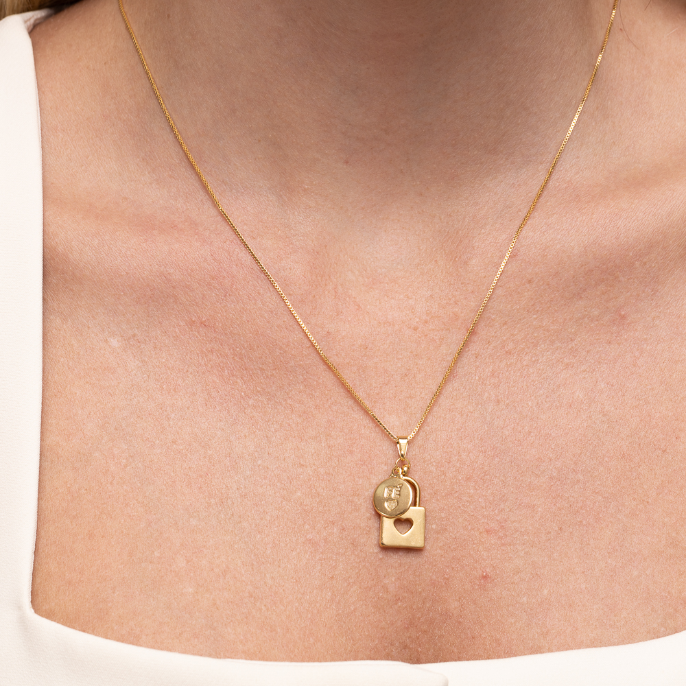 COLAR PINGENTES CADEADO E FÉ BANHO OURO 18K