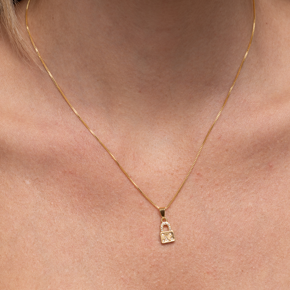 COLAR PINGENTE CADEADO COM ZIRCÔNIAS BANHO OURO 18K