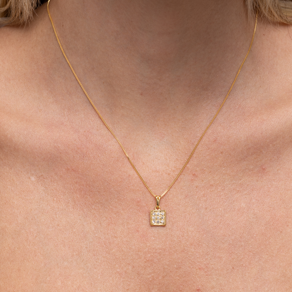 COLAR PINGENTE QUADRADO COM ZIRCÔNIAS BANHO OURO 18K