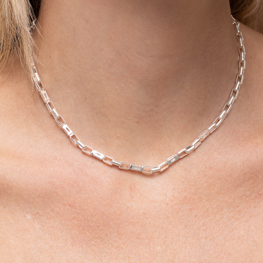 CHOKER ELO CARTIER COM PEDRAS CRISTAIS BANHO PRATA