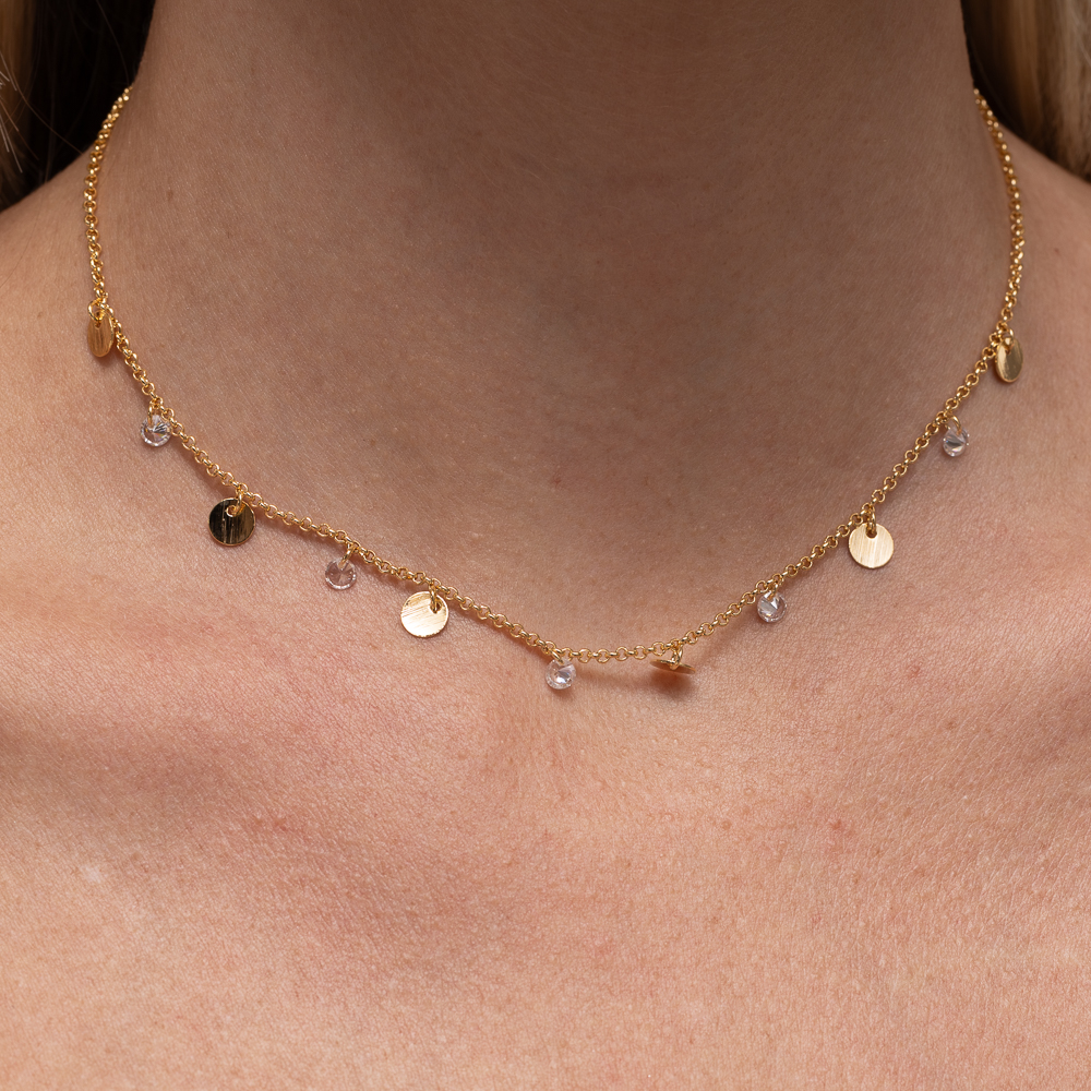 CHOKER PLAQUINHAS RISCADAS E CRISTAIS BANHO OURO 18K