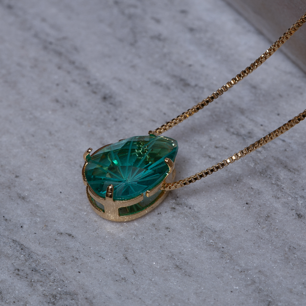 COLAR GOTA COM PEDRA VERDE TIFANNY BANHO OURO 18K