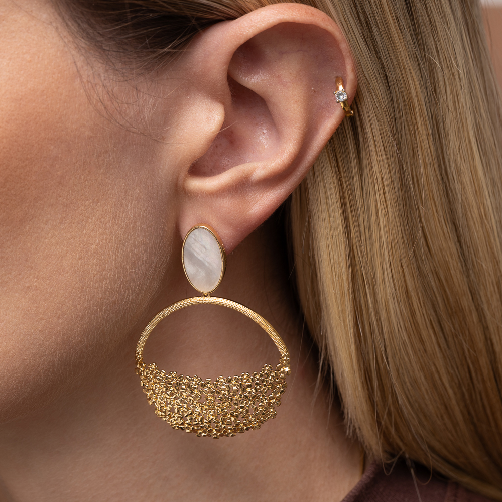 BRINCO MADRE PÉROLA ARTICULADO BANHO OURO 18K