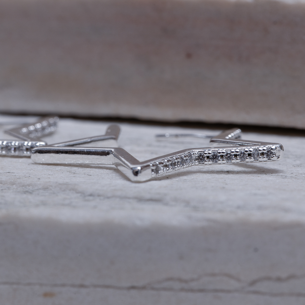 BRINCO ARGOLA ESTRELA COM ZIRCÔNIAS BANHO PRATA