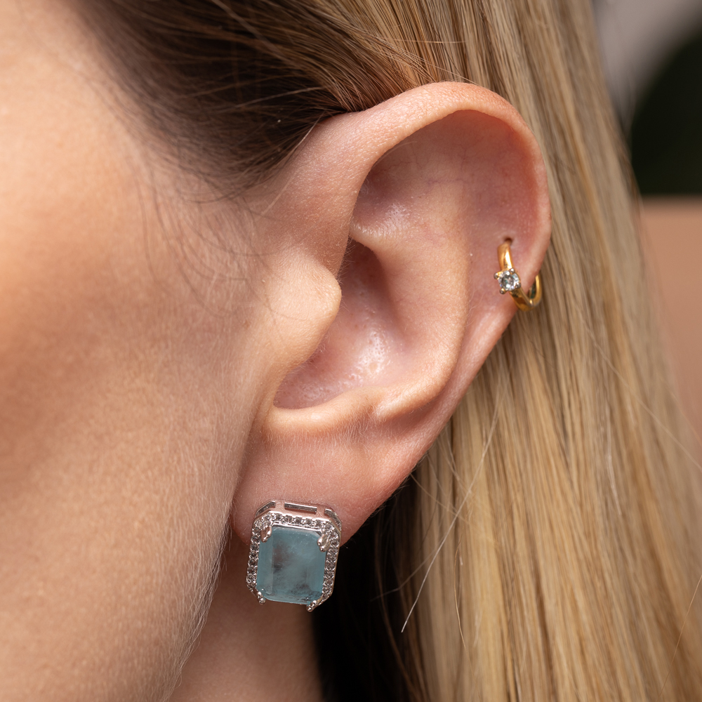 BRINCO RETÂNGULO COM PEDRA VERDE TIFFANY BANHO RÓDIO BRANCO