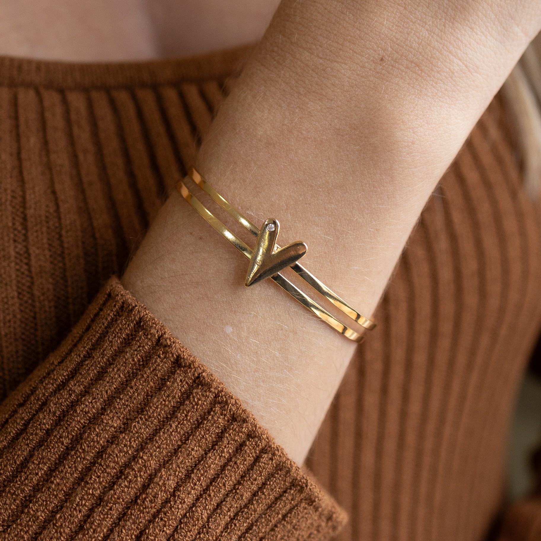BRACELETE DUPLO COM CORAÇÃO REGULÁVEL BANHO OURO 18K