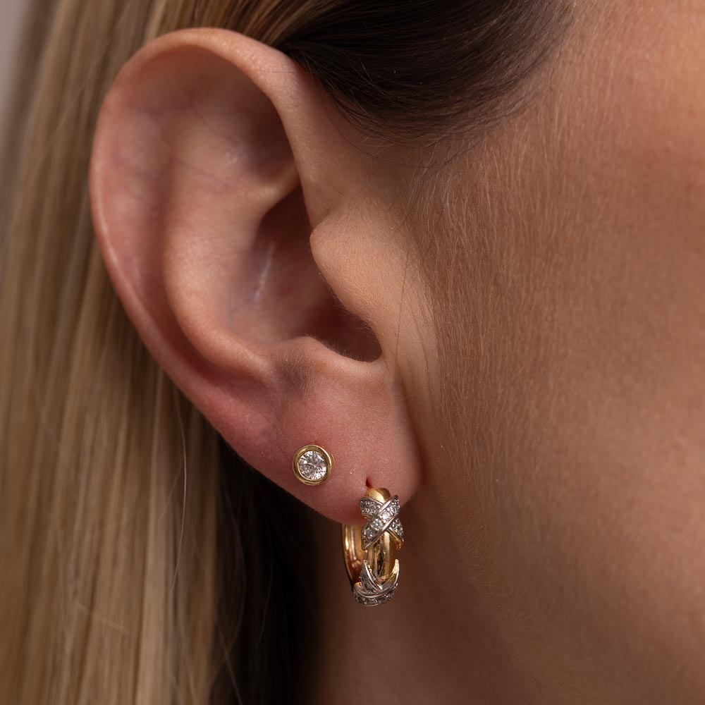 BRINCO ARGOLA X TWO TONE BANHO OURO 18K