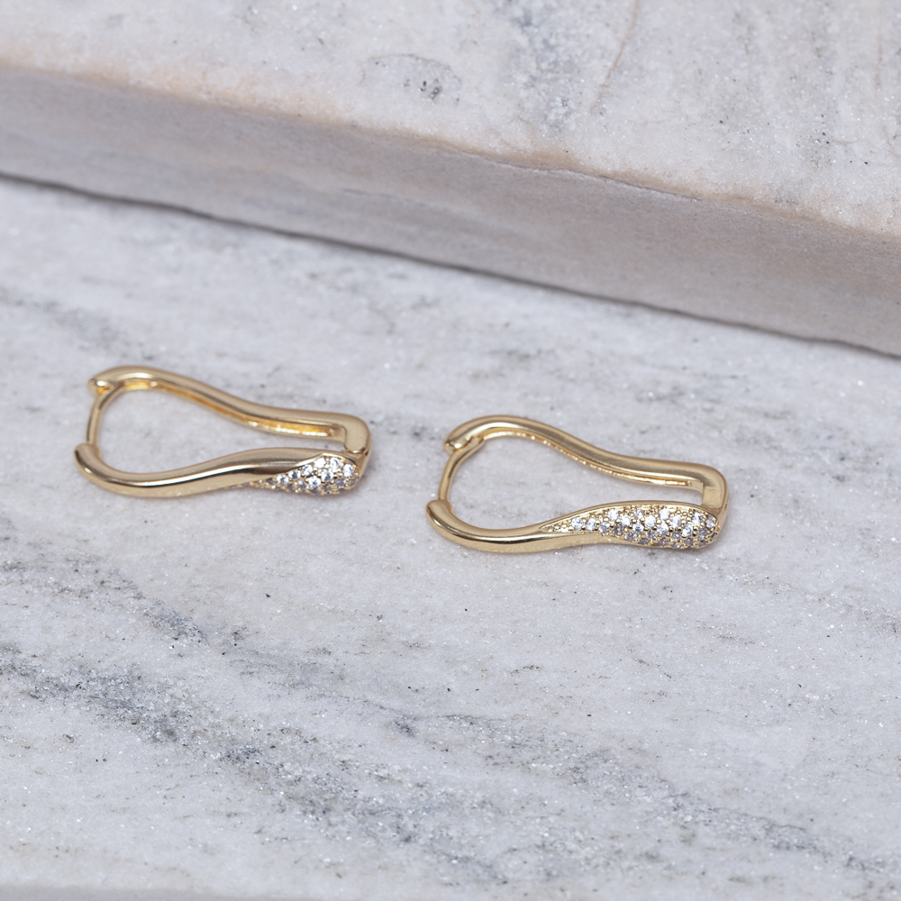 BRINCO ARGOLA ORGÂNICA CRAVEJADA BANHO OURO 18K
