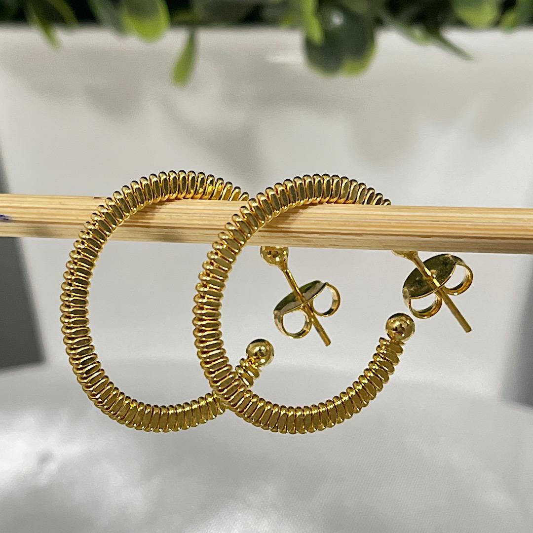 Brinco argola torcida Brinco argola torcida