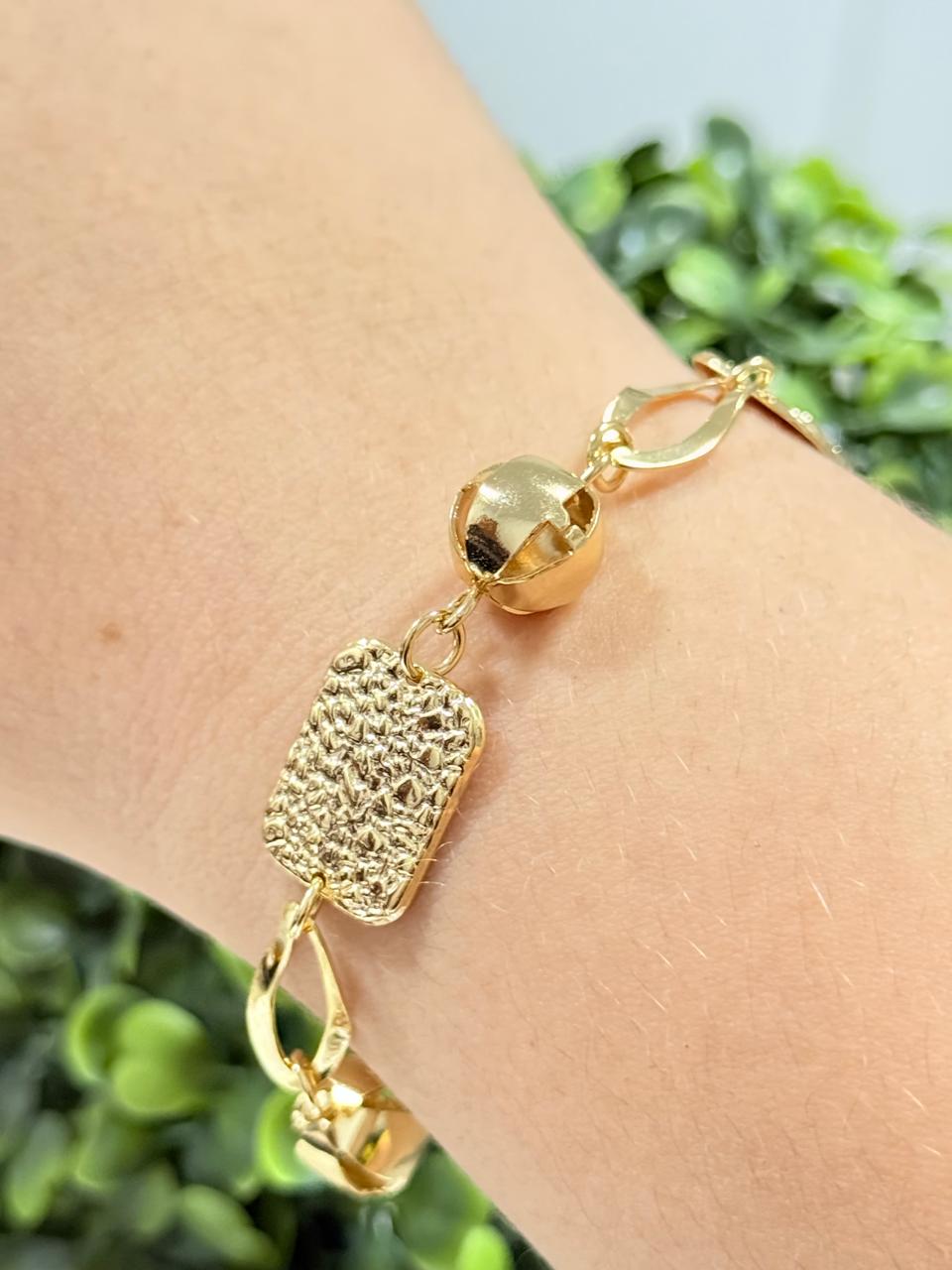 Pulseira esfera com plaquinhas